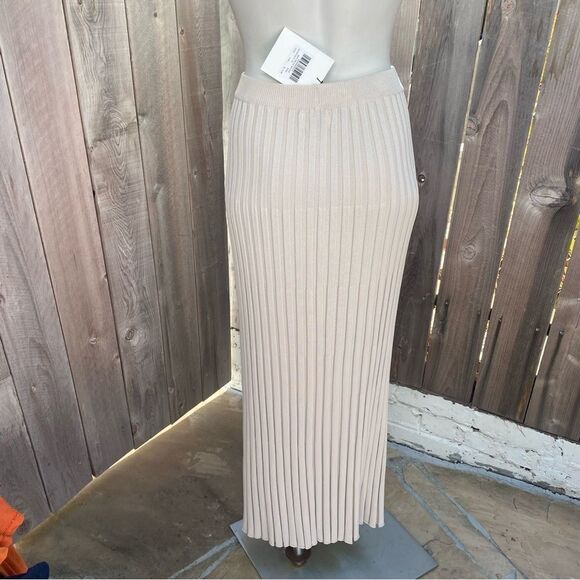 DISSH Off white, high waisted, thick ribbed maxi skirt size large NWT - Picture 4 of 10
